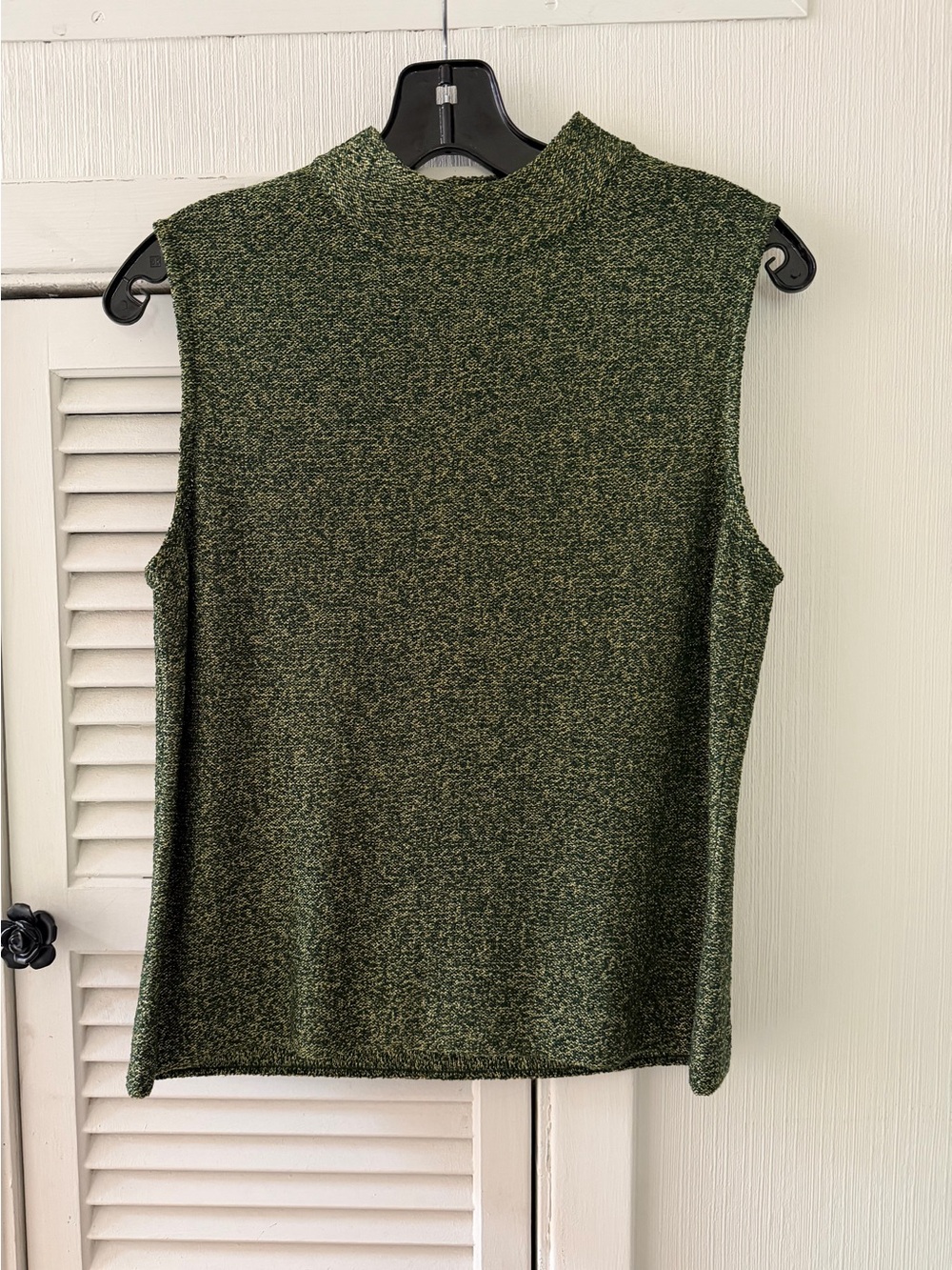 ST John Textured Green Gold Knit Sleeveless Mock Neck Evening Top Sz Small